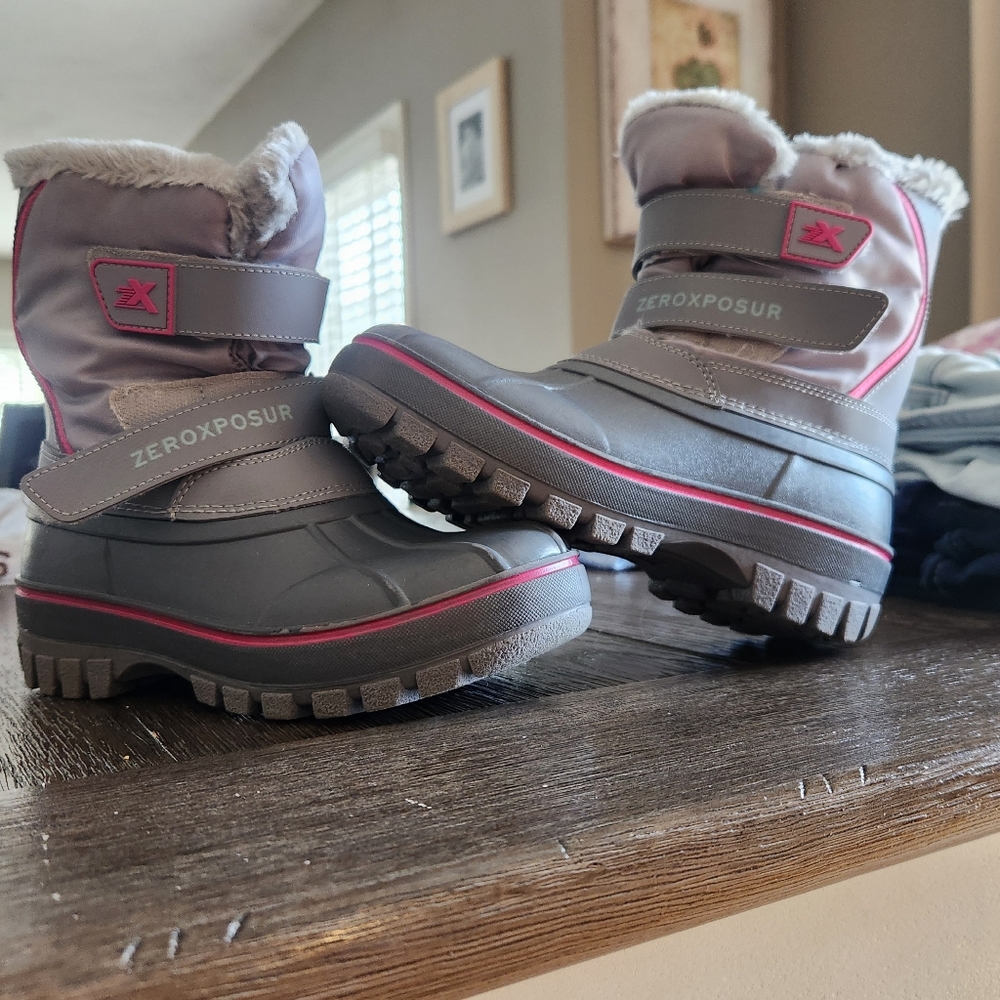 Girls Gray Snow Boots Size 3Y - lightly used